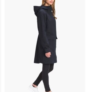 Like New TNF W City Breeze Rain Parka II / Navy / Large